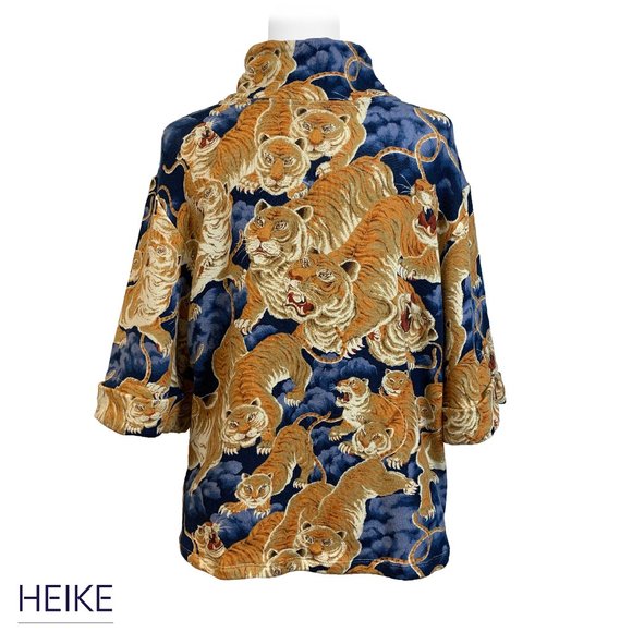 HEIKE Chinami Sweatshirt, Tigers Printed Pattern - Picture 2 of 5